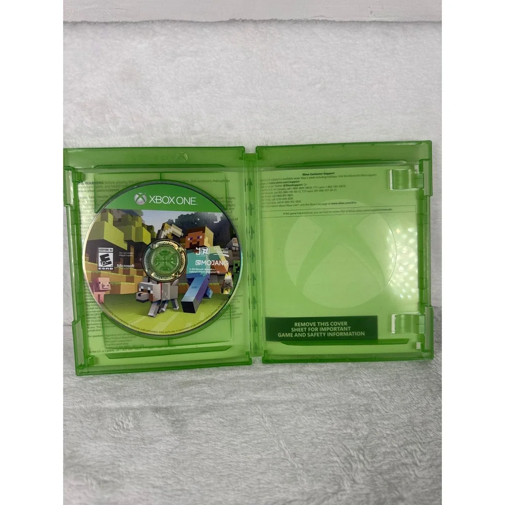 Mojang Minecraft Xbox One Edition Video Game OS Green Excellent Survival Sandbox